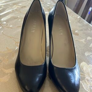 Black Pumps